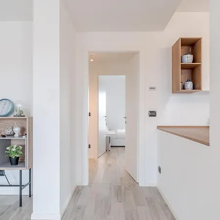 Апартаменты Stadio Olimpico Chic & Roomy Flat With Terrace Турин