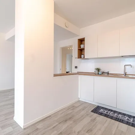 Stadio Olimpico Chic & Roomy Flat With Terrace Апартаменты Турин